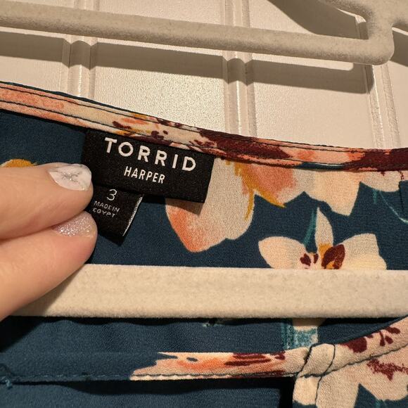 Torrid Teal Floral Harper Blouse Flutter Sleeves Plus Size 3X - Picture 4 of 6